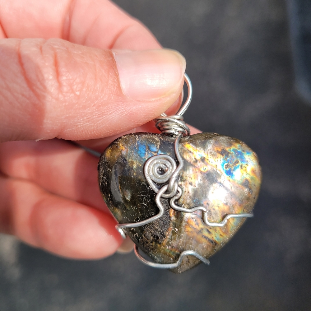 Labradorite wire wrapped pendent